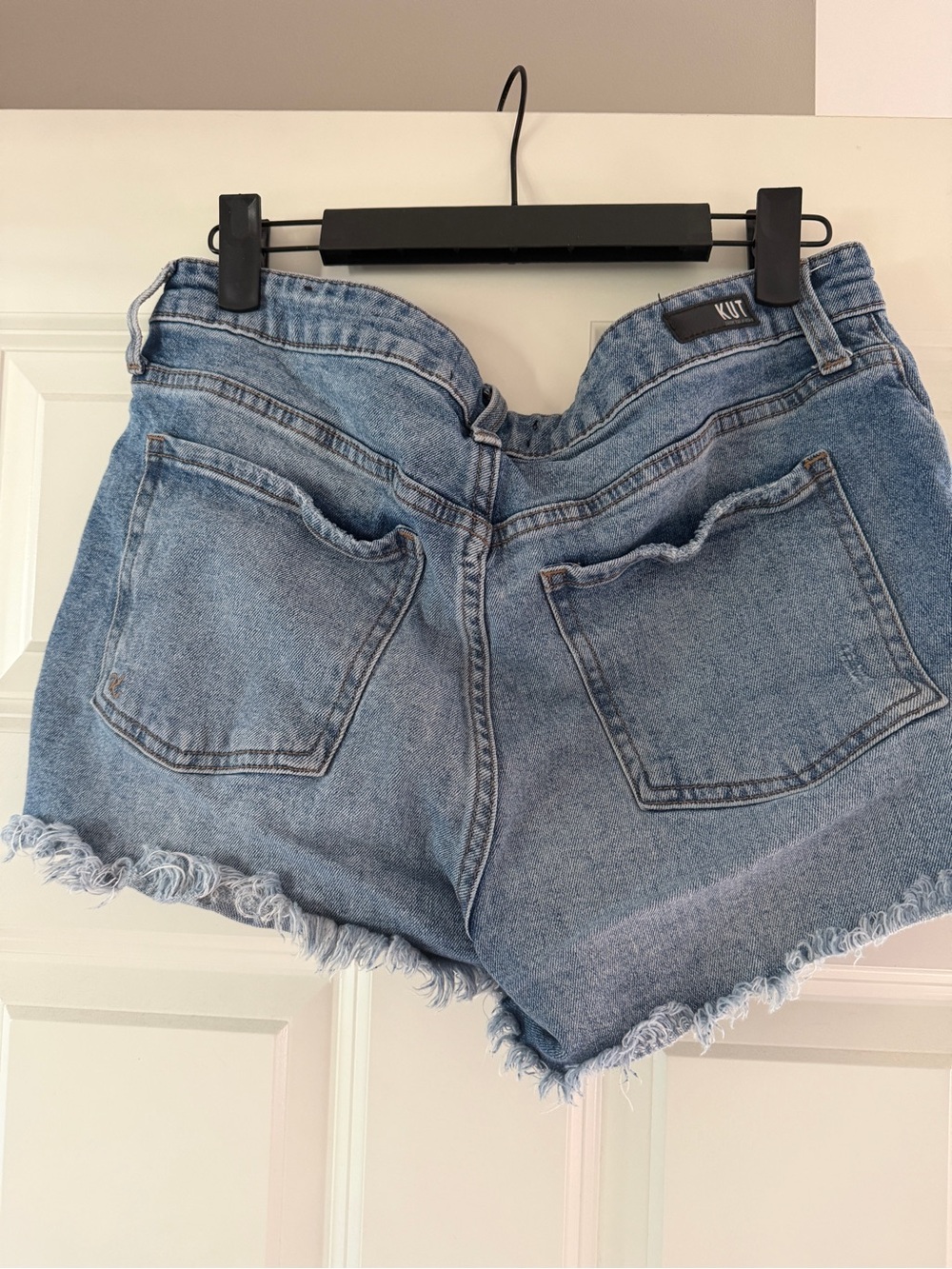 **Kut From The Kloth" Jane High Rise Fray Hem Distressed Shorts. Size 8. - Picture 3 of 5